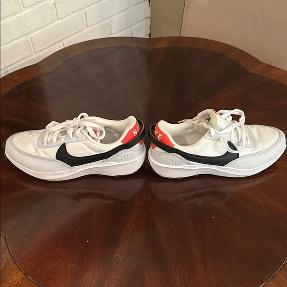 Nike White and Black Running Shoes - Picture 6 of 7
